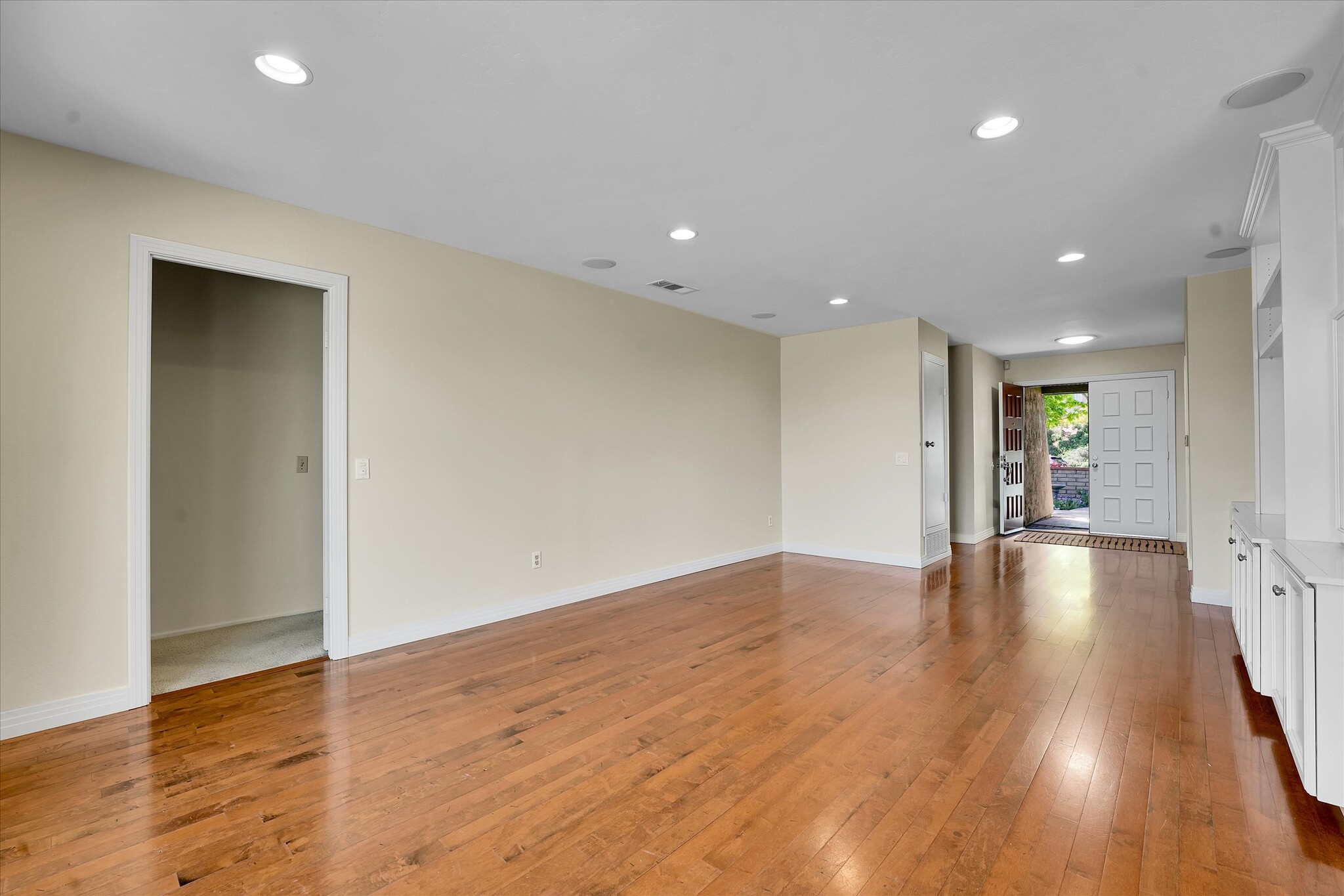 Building Photo - 1939 Ventana Way