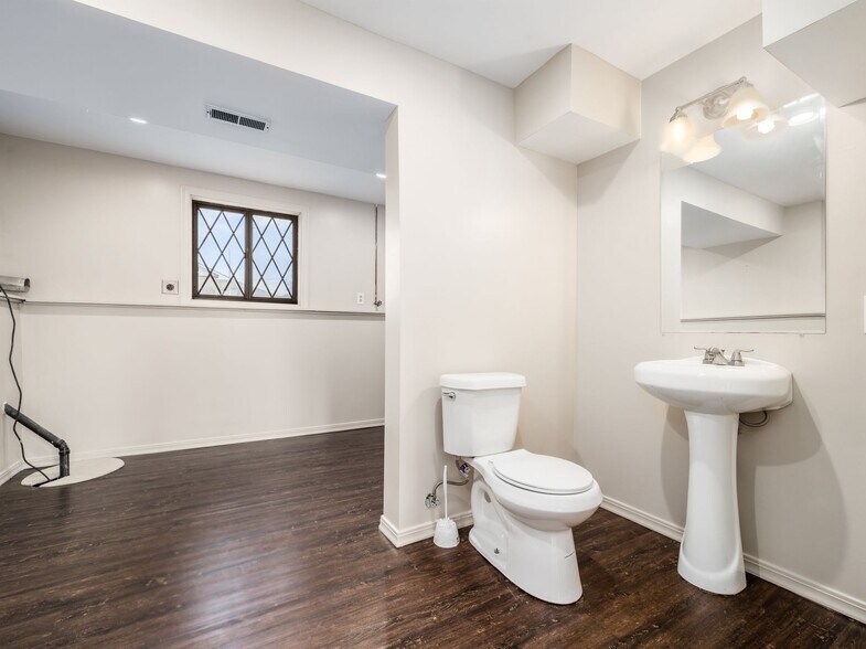 Half Bathroom/Laundry Space - 2411 Red Rock Blvd