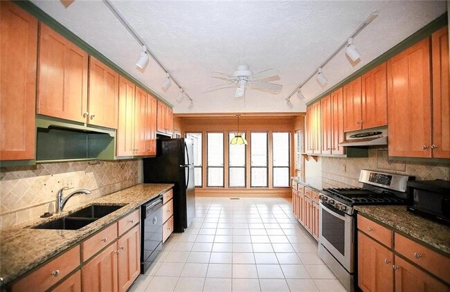 Building Photo - 5100 Forest Mist Dr