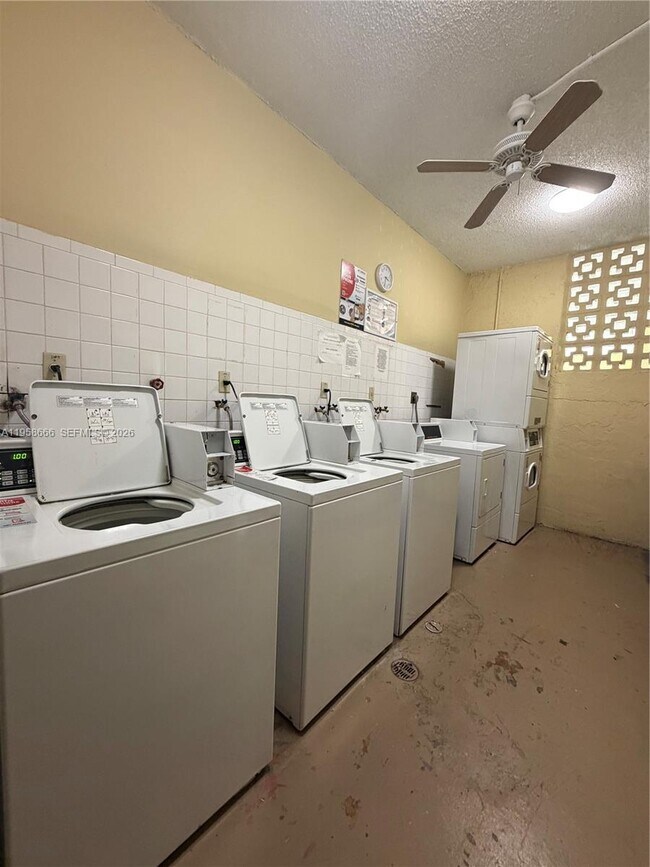 Building Photo - 901 SW 37th Ave