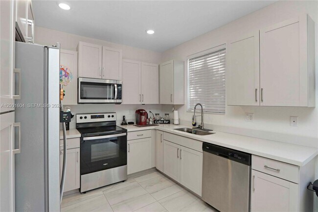 Building Photo - 2432 SE 10th St