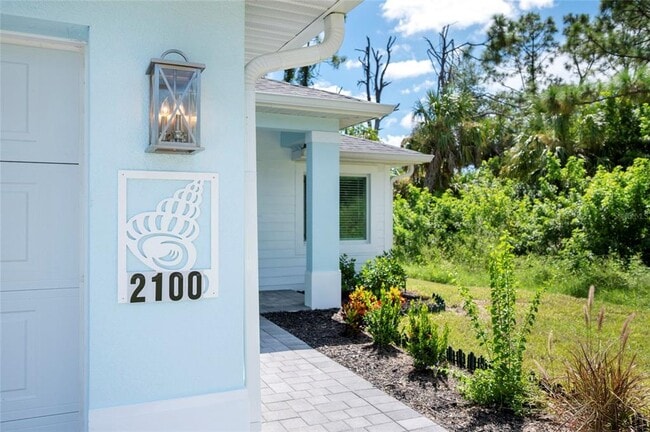 Building Photo - 2100 Como St