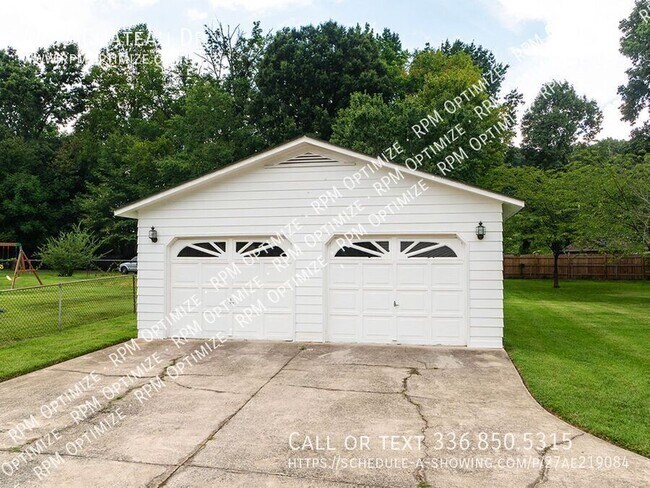 Building Photo - 4408 Chateau Dr