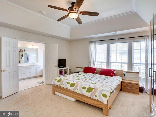 Building Photo - 8250 Red Carnation Ct