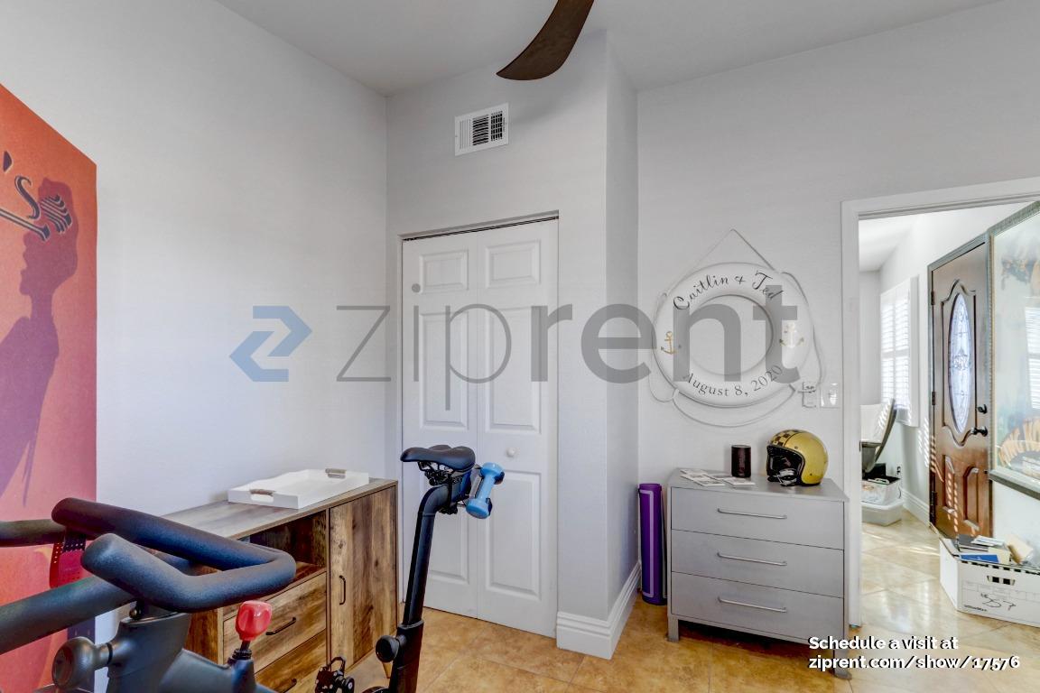 Building Photo - Unit