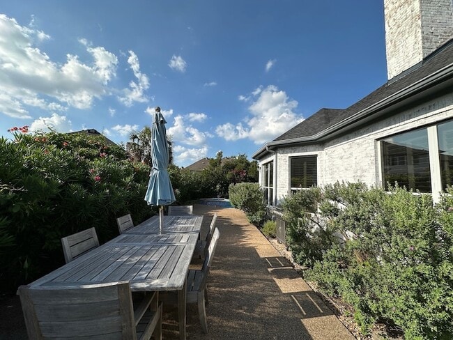 Building Photo - 600 Huntersridge Ct