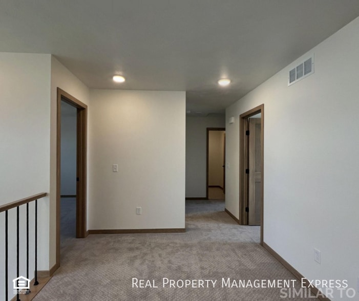 Building Photo - 9006 W Jerald Pl