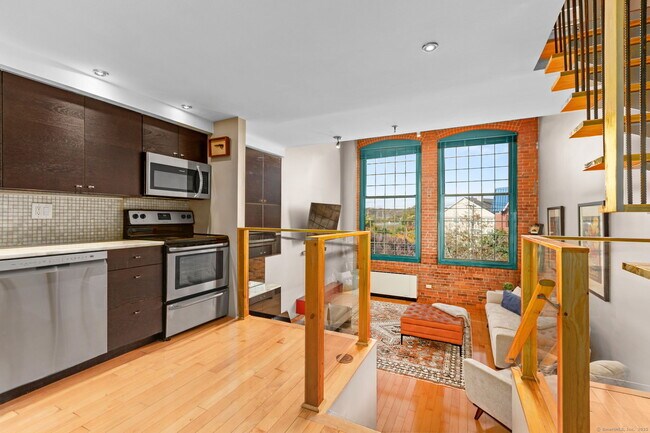 Building Photo - 25 Grand St