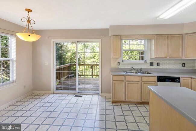 Building Photo - 213 Copperfield Ln