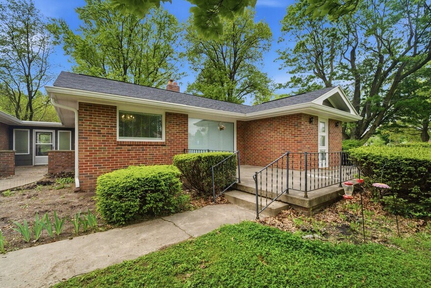 Building Photo - 3233 Brady Ln