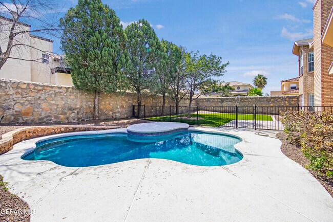 Building Photo - 918 Bellacumbre Dr
