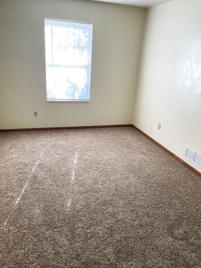 Building Photo - 248 Gordon