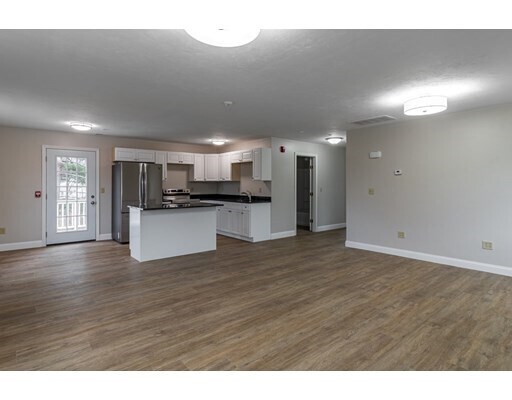 Building Photo - 1640 Bridge St