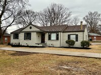 Building Photo - 247 Graeme Dr