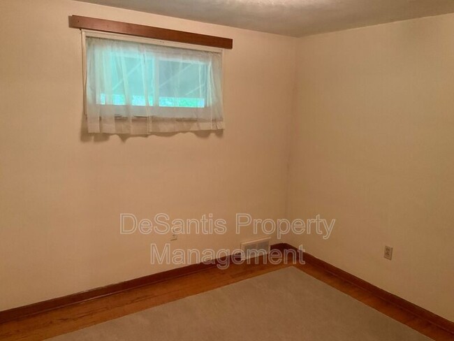 Building Photo - 545 Coal St