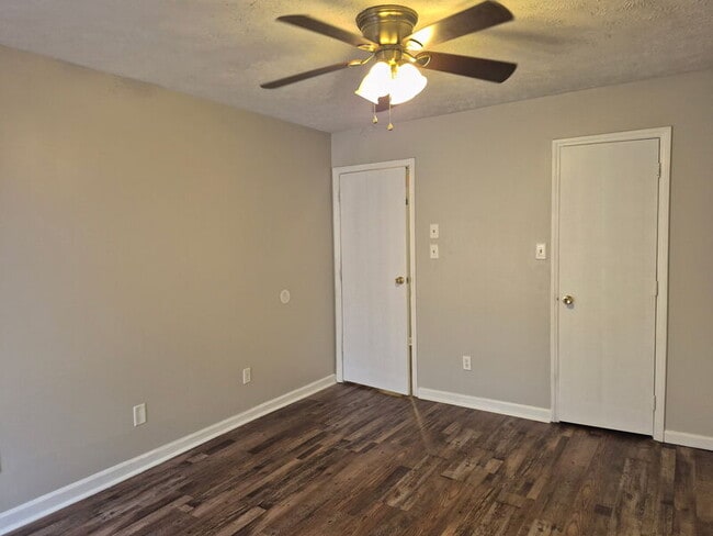 Building Photo - 6439 Green Meadow Rd