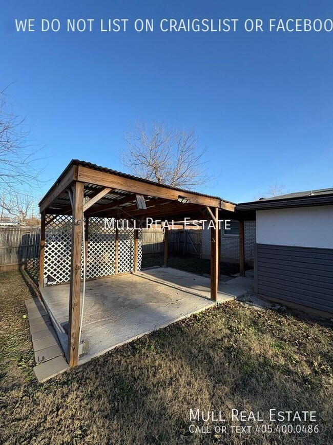 Building Photo - 817 Arnold Ave