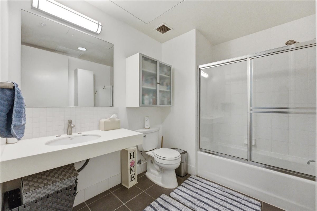 Building Photo - 350 W Ash St