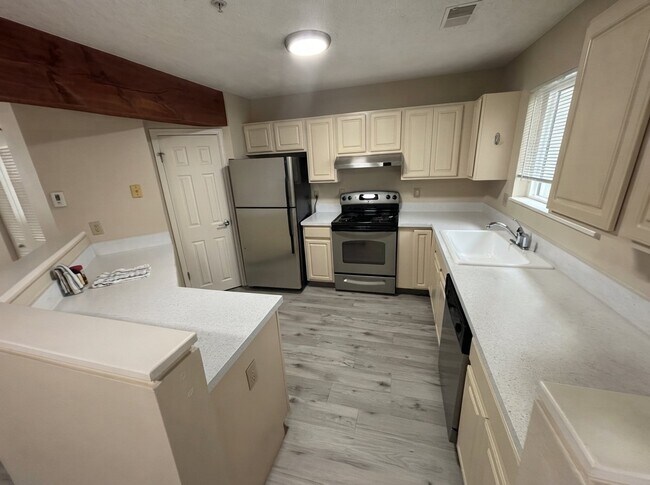 Building Photo - 626 Walden Cir