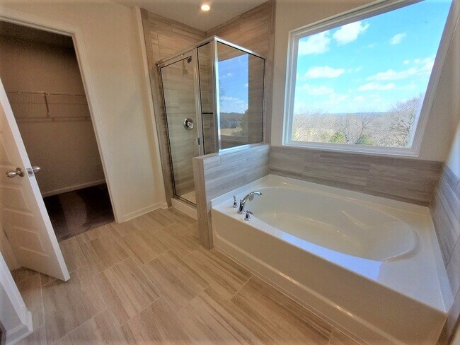 Building Photo - Beautiful, like new home in Mt Juliet with...