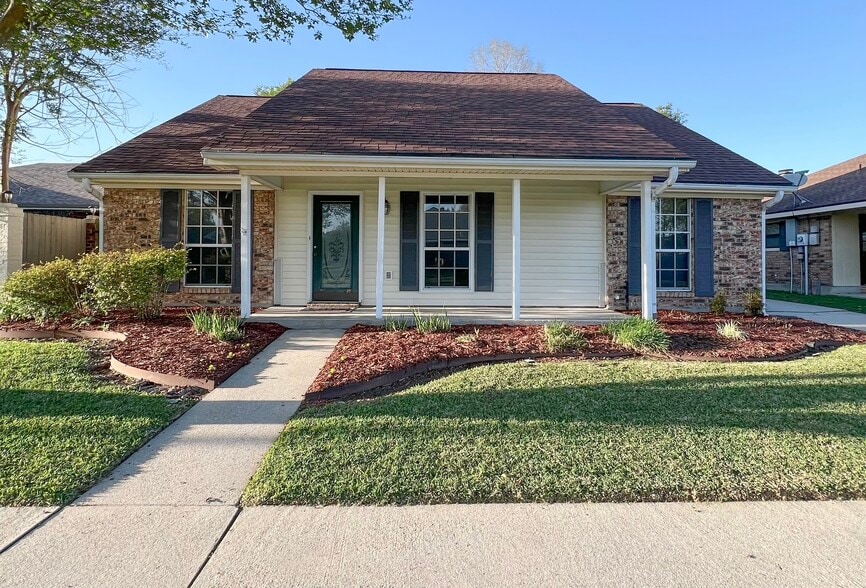 Building Photo - 200 Turtle Creek Dr