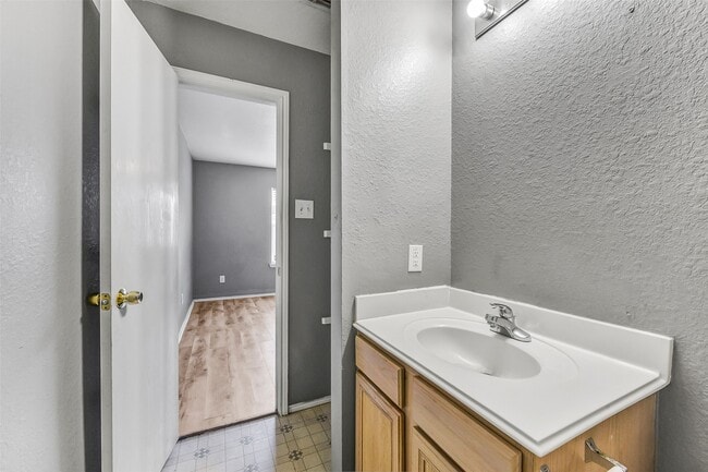 Building Photo - 13518 Woodring Ct