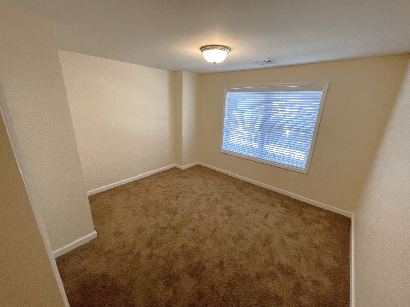 Building Photo - 540 Northend Dr