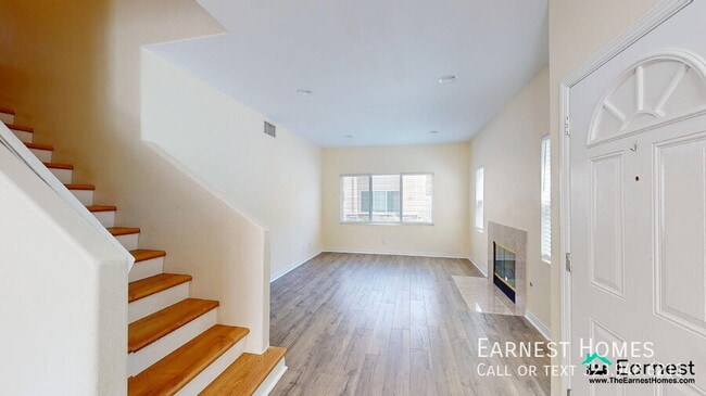 Building Photo - 20300 Vanowen St