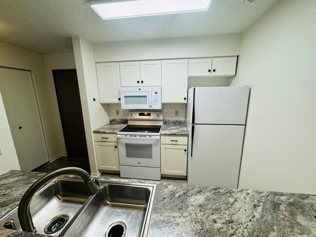 Building Photo - 365 Beaver Kreek Center