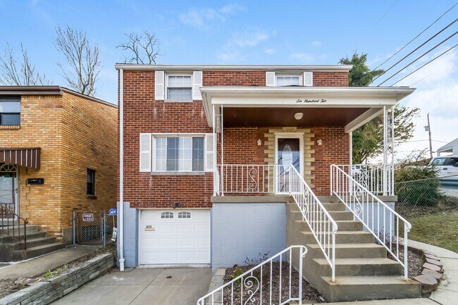 Building Photo - 602 Lamarido St