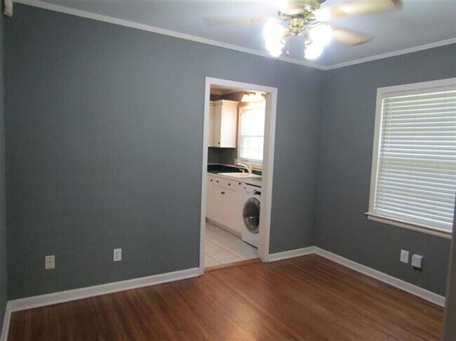 Building Photo - 5012 N Peg Ln