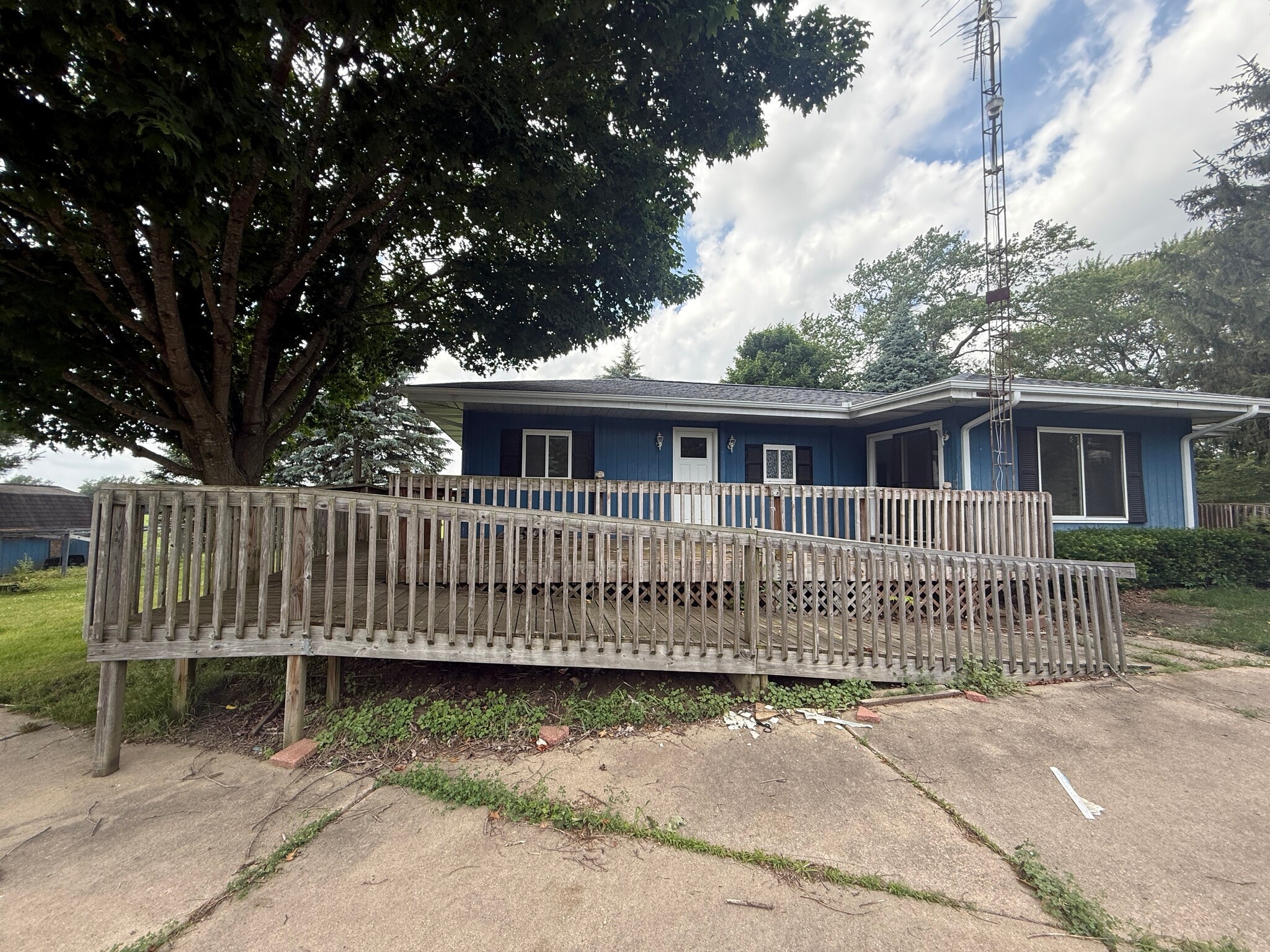 Building Photo - 16664 J Dr S