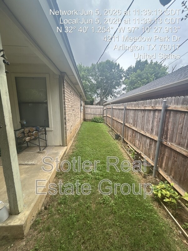 Building Photo - 4211 Meadow Park Dr