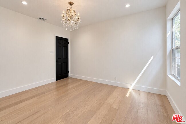 Building Photo - 5143 Newcastle Ave