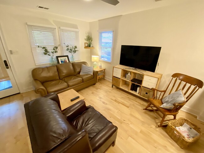 Building Photo - Furnished Old Town Bluffton Cottage