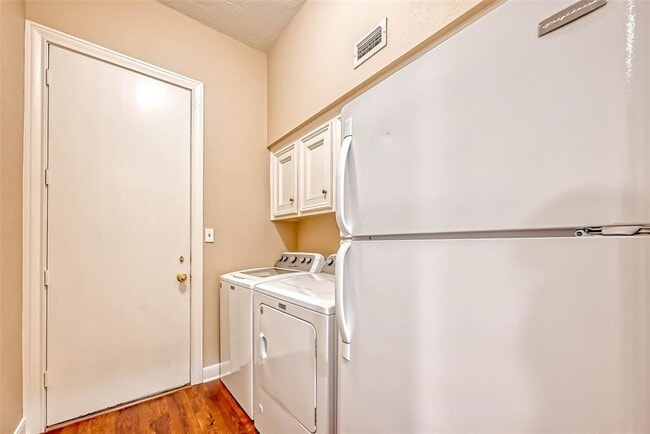 Building Photo - 1331 Bissonnet St