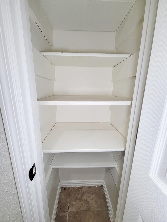 Building Photo - 10010 Sagecanyon Dr