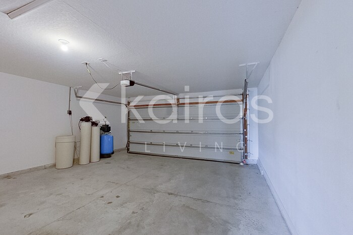 Building Photo - 8136 102nd Ave