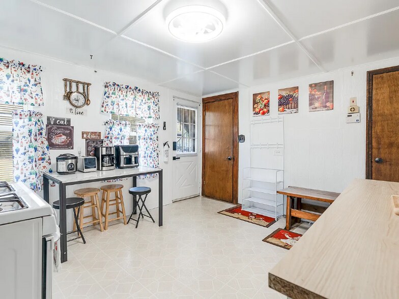 Building Photo - 49 Delafield St