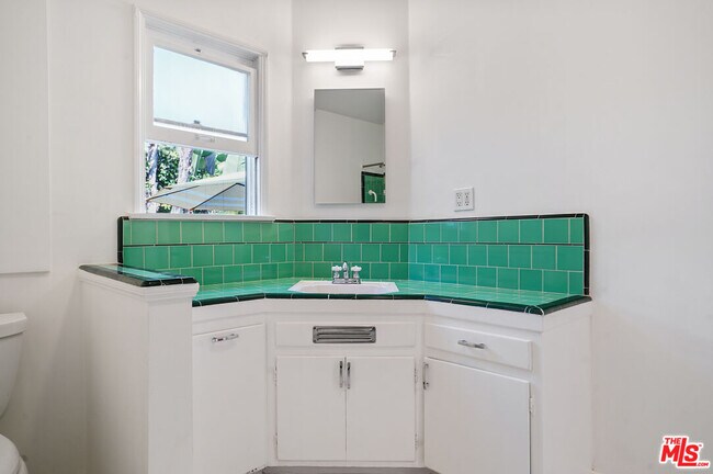 Building Photo - 1348 Morningside Wy