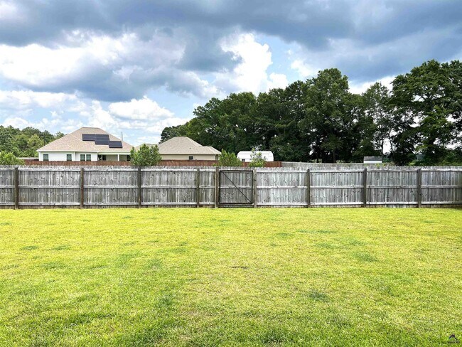 Building Photo - 531 Edgarton Way