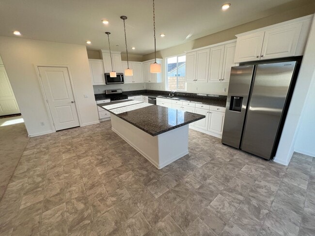 Building Photo - 5 Bedroom home with FULL MOTHER IN LAW SUITE and MASSIVE backyard