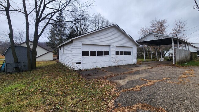 Building Photo - 3 Bed 1 Bath Home with Garage