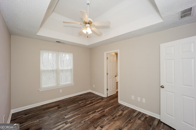 Building Photo - 4050 Robin Cir