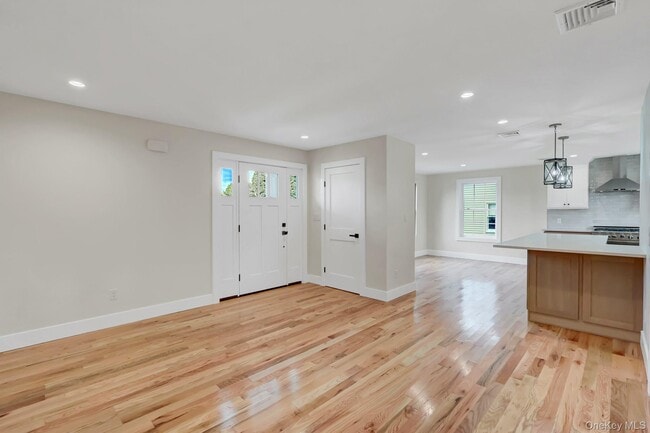 Building Photo - 25 Sunnybrook Dr E