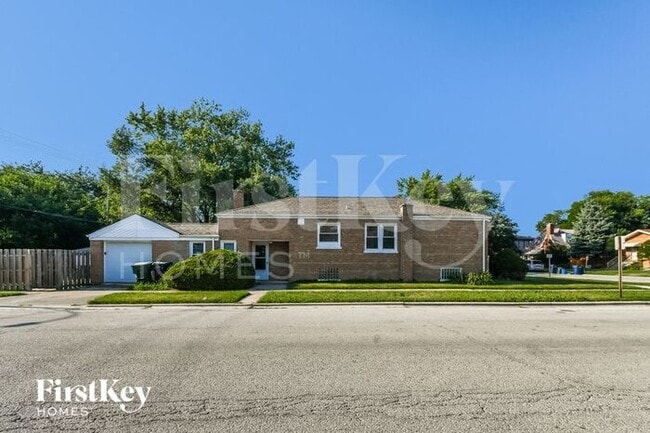 Building Photo - 9358 S Richmond Ave