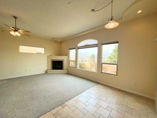 Building Photo - Large 3 Bedroom 2 Bathroom Home In The NE!