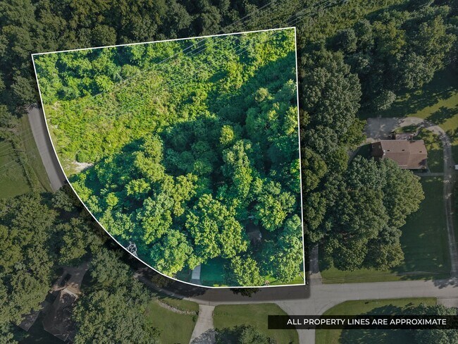 Building Photo - Pet Friendly Three Bedroom!