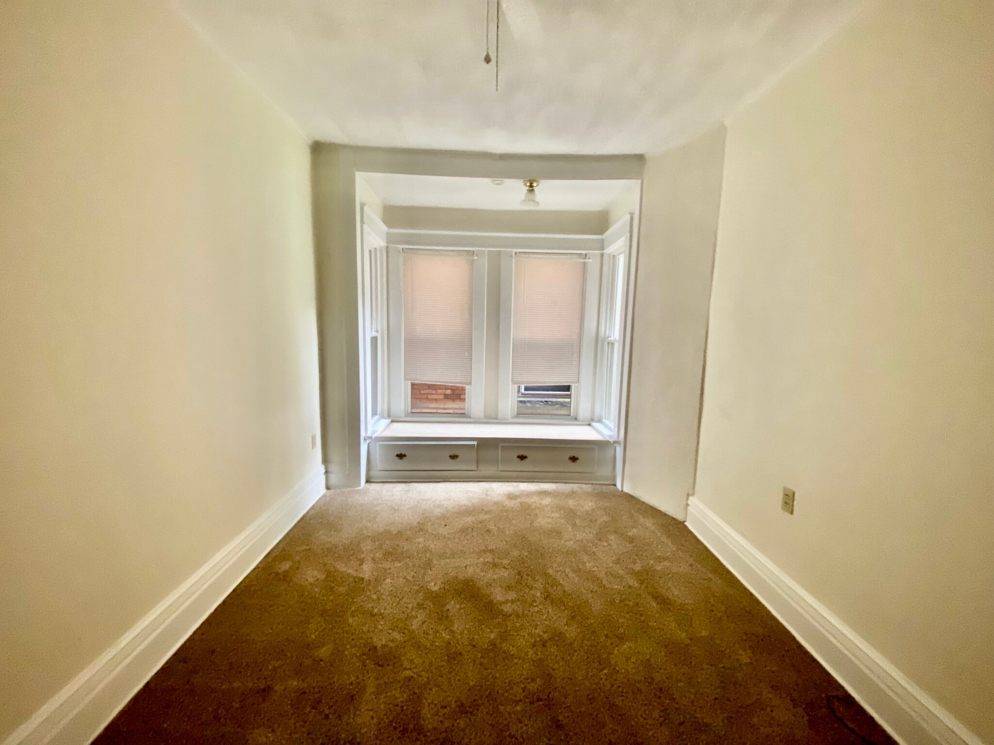 Building Photo - 1063 W 8th St