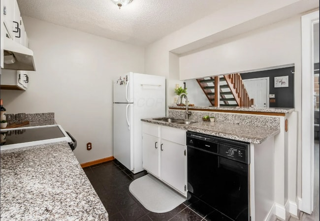 Building Photo - 4862 Stoneybrook Blvd